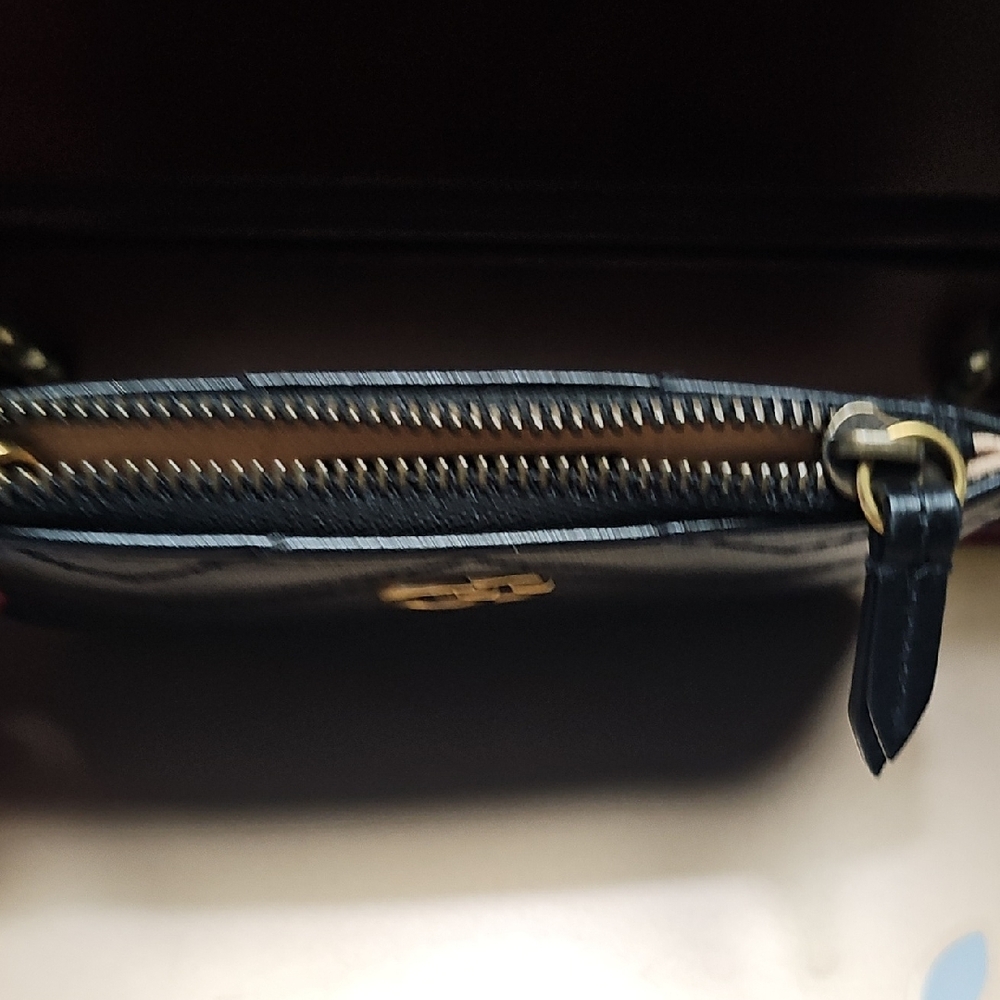 Gucci Black and Gold Key & Card Holder - Picture 11 of 14